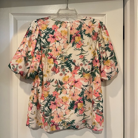 VERSONA FLORAL PUFF SHORT SLEEVE BLOUSE SIZE LARGE NWT! - Picture 4 of 5